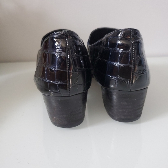 AMALFI BY RANGONI almond toe snakeskin patent leather shoe. Size 11 - Picture 7 of 8